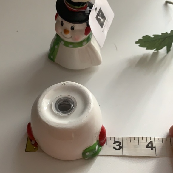 Snowman Salt & Pepper Shaker - Picture 10 of 10